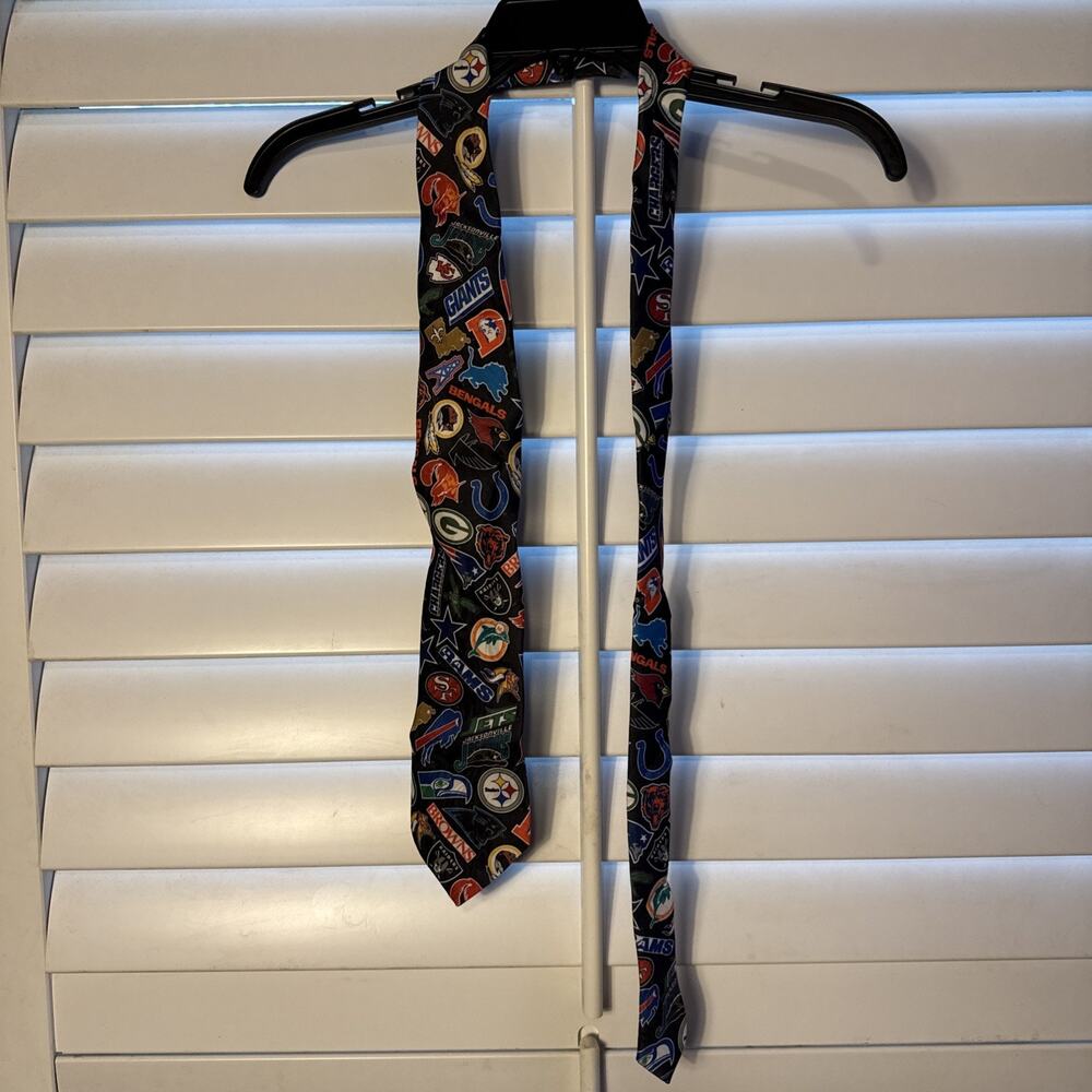 NFL Football All Teams Logos 1994 Wallywear Surrey Neck Tie 58”x3.5” Made in USA